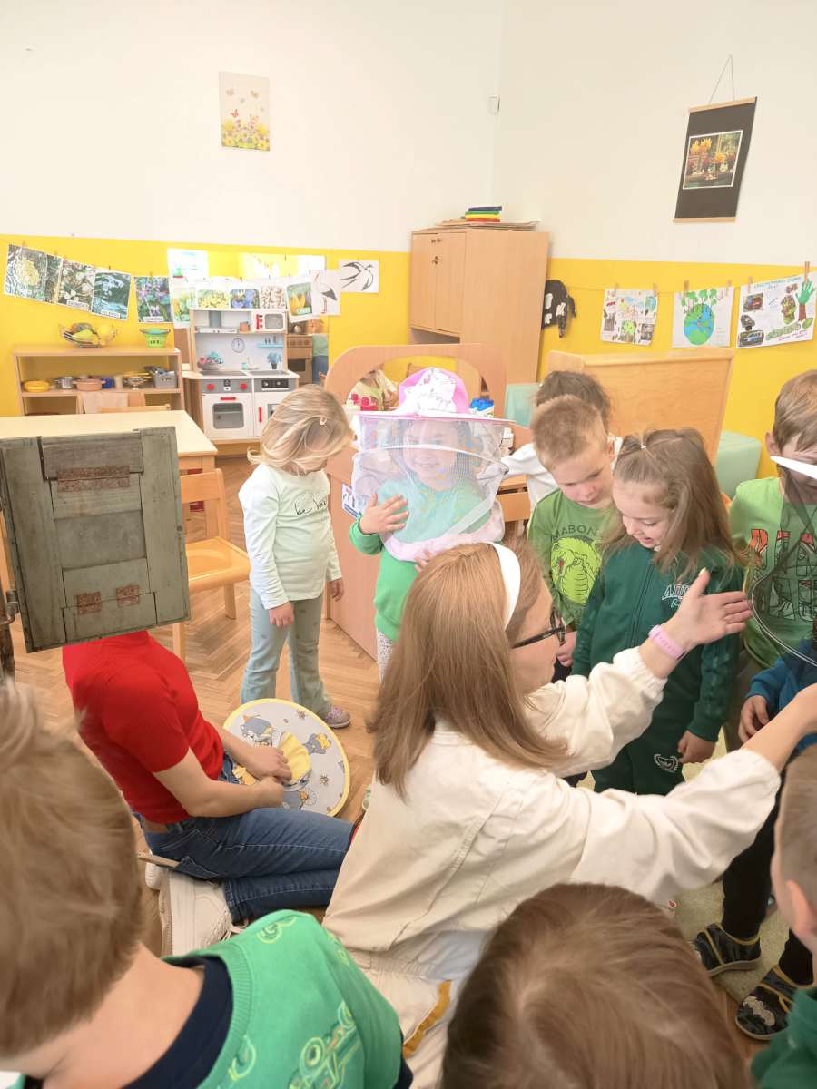 EDUKATIVNI POSJET PČELARICE POVODOM DANA PLANETA ZEMLJE